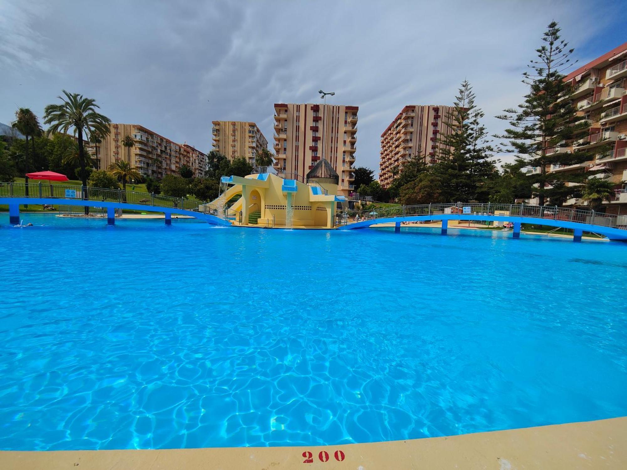 Apartamento Entero, Enormes Piscinas, Terraza Y Playa Benalmádena Exterior foto