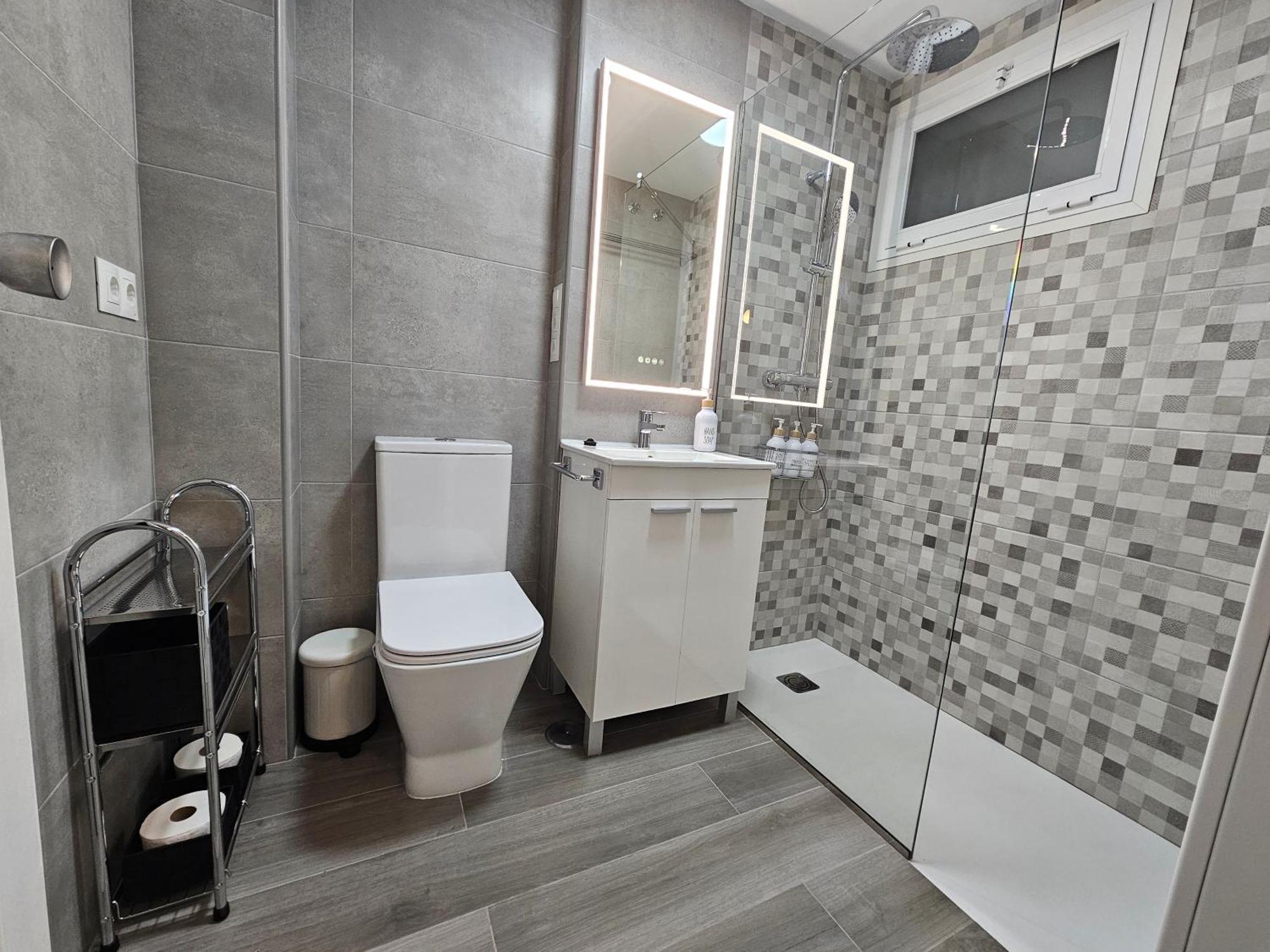 Apartamento Entero, Enormes Piscinas, Terraza Y Playa Benalmádena Exterior foto